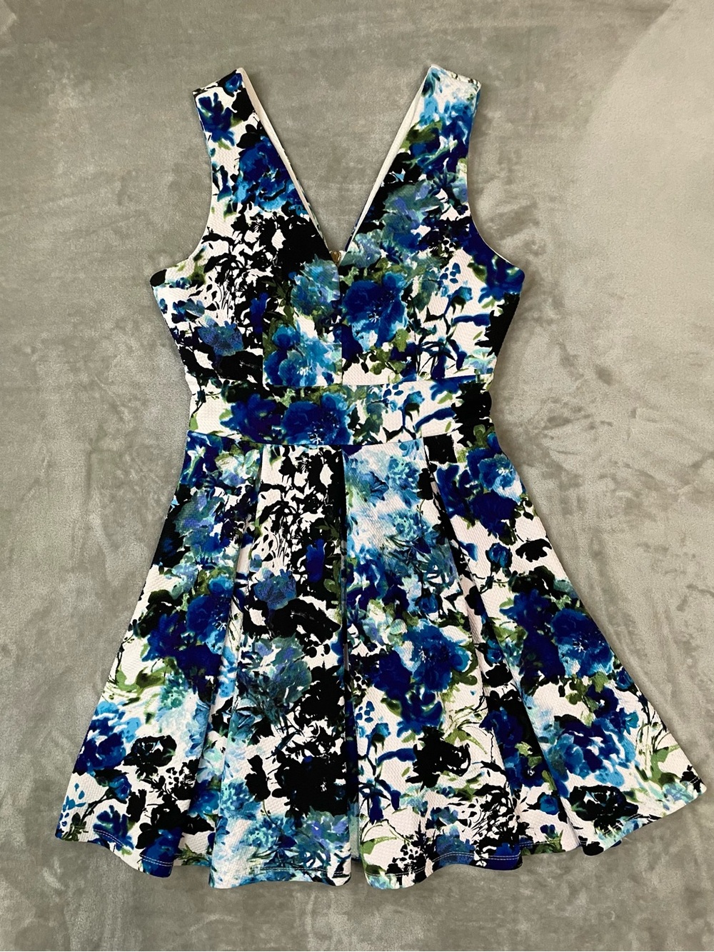 Haute Monde Blue and White Floral Fit & Flare Mini Dress V-Neck Sleeveless Sz L